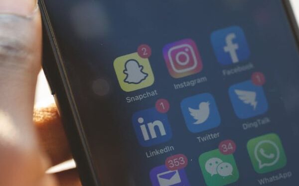 Uusária que teve perfil cancelado será indenizada por Plataforma Digital