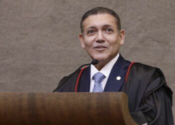 Ao tomar posse na Presidência do TSE, Nunes Marques defende a vontade soberana do povo nas urnas