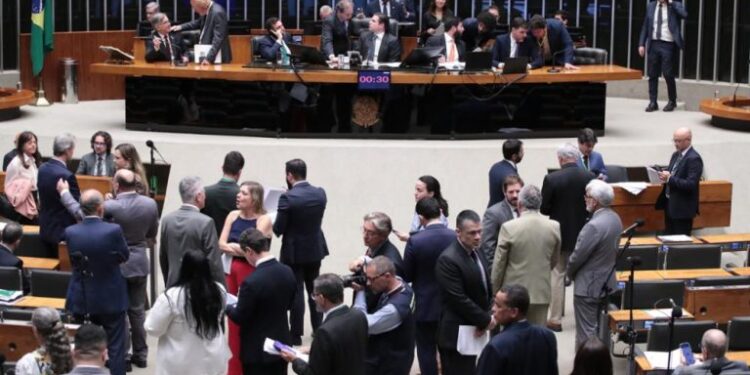 Novo método de reajuste do piso salarial do magistério público da educação básica é aprovado pelo Câmara