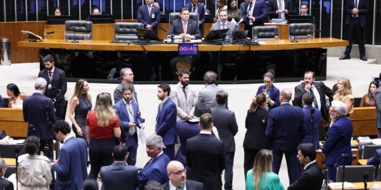 Congresso derruba quatro vetos à LDO de 2026 e libera repasses a municípios