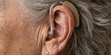 Justiça determina que Estado forneça aparelho para idosa diagnosticada com perda auditiva