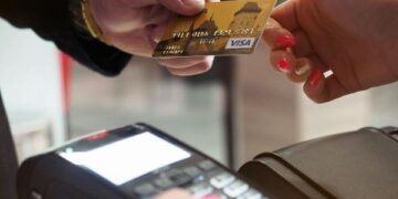 Banco evita condenação na Justiça após comprovar que cliente usou cartão