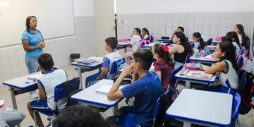 Prefeitura do Natal antecipa 40% do 13º salário para professores da rede municipal