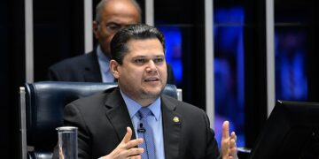 PEC da escala 6×1 não irá diretamente para o Plenário do Senado, diz Davi
