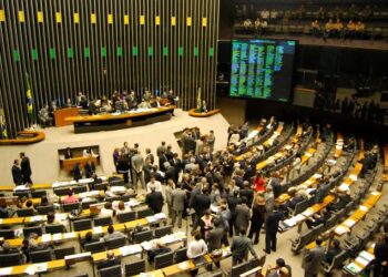 Câmara: governo retira urgência do fim da escala 6×1 e destrava pauta