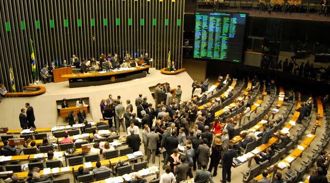 Câmara: governo retira urgência do fim da escala 6×1 e destrava pauta