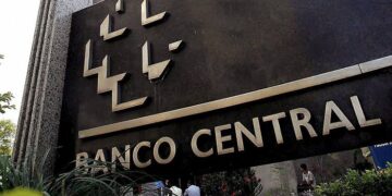 Mercado financeiro eleva previsão da Selic para 13,75% ao ano