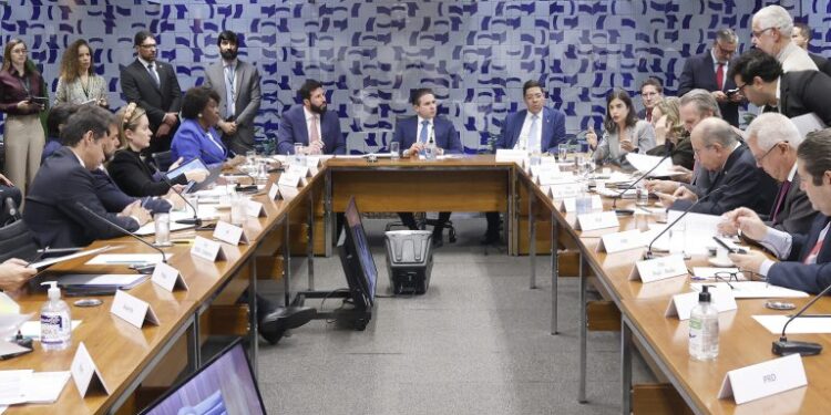 Líderes partidários definem na terça-feira projetos que serão analisados pelo Plenário