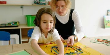 Família de criança autista será indenizada por plano de saúde após negativa de autorização