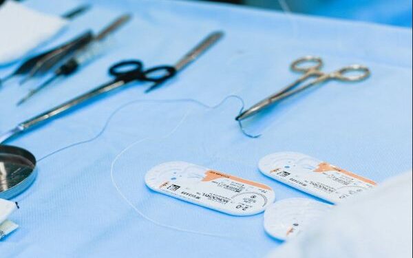 Justiça determina que plano de saúde pague indenização e forneça cirurgia a paciente com problema cardíaco