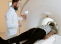 Paciente com câncer será indenizado e terá exame custeado por plano de saúde