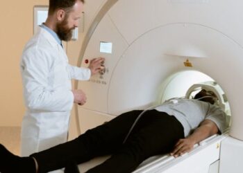 Paciente com câncer será indenizado e terá exame custeado por plano de saúde
