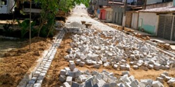 Prefeitura executa obras de pavimentação e drenagem na Rua Pantanal, em Neópolis