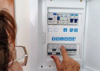 Justiça determina refaturamento de contas de energia e condena Cosern por danos morais