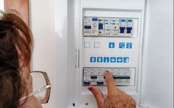 Justiça determina refaturamento de contas de energia e condena Cosern por danos morais