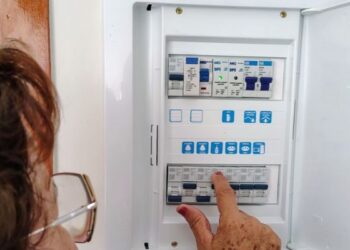 Mãe de três filhos com deficiência será indenizada após esperar quase 10 meses por ligação de energia elétrica