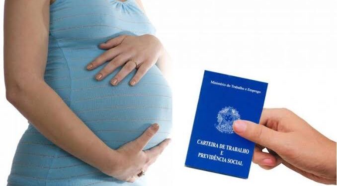 Trabalhadora com estabilidade por gravidez tem justa causa por atestado médico adulterado