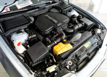 Cliente que teve carro avariado após lavagem será indenizado