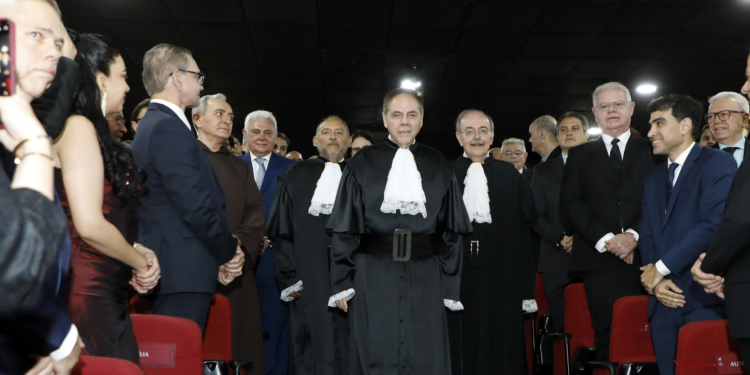 Potiguar Ivan Lira toma posse como desembargador federal do TRF5
