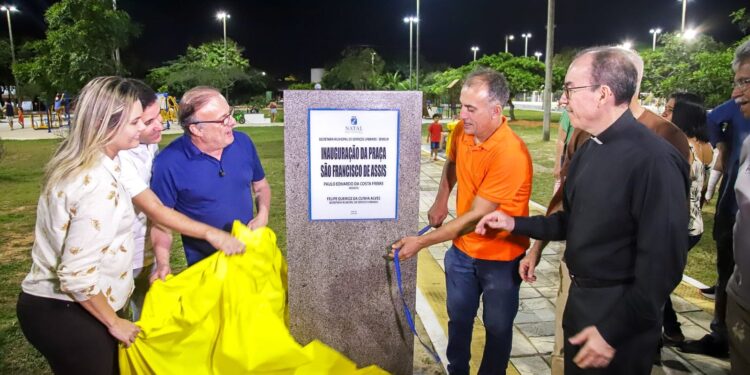 Praça São Francisco de Assis é entregue revitalizada pela Prefeitura do Natal no Pitimbu