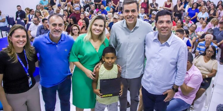 Prefeitura do Natal inicia entrega de aparelhos auditivos a usuários da rede municipal de saúde