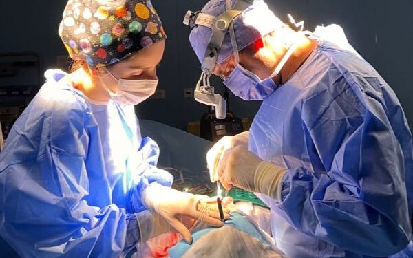 Justiça determina que plano de saúde autorize cirurgia de criança após demora na resposta