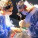 Justiça determina que plano de saúde autorize cirurgia de criança após demora na resposta
