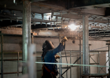 CNI: Atividade da indústria da construção desacelera, mas emprego no setor resiste