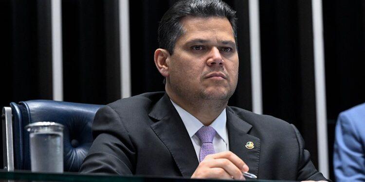 Davi divulga prioridades da pauta, incluindo fim da escala 6 x 1