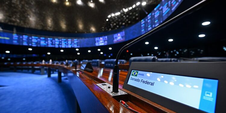 Quem disputa o Senado em 2026: veja perfil, partidos e distribuição pelo país