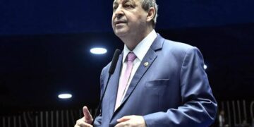 Relator da CCJ do Senado vota a favor da PEC do fim da escala 6×1