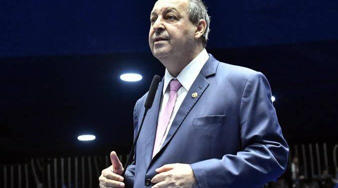 Relator da CCJ do Senado vota a favor da PEC do fim da escala 6×1