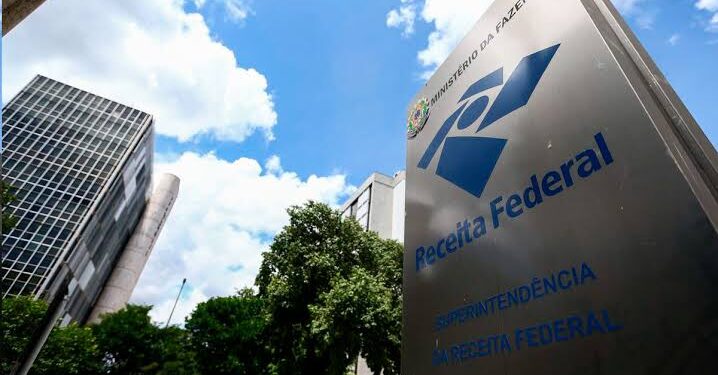 Receita paga nesta segunda último lote de restituição do IR 2026