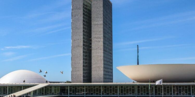 Eleições deste ano vão definir 54 vagas no Senado e todas as 513 vagas da Câmara