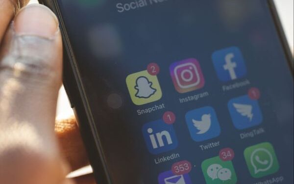 Justiça determina retirada de publicações ofensivas em redes de ‘criadora de conteúdo digital’