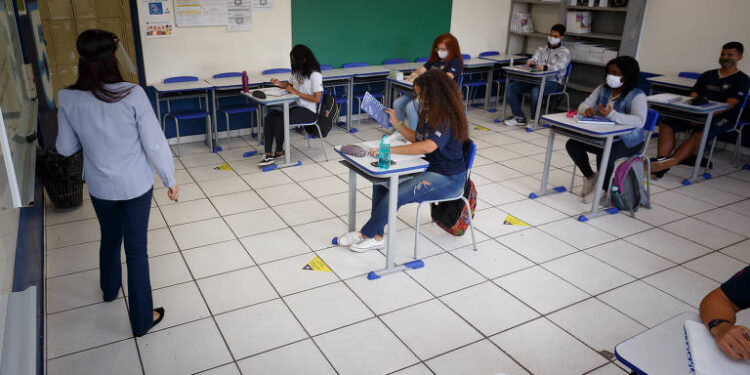 Pisa: Brasil reduz diferença para países ricos no desempenho escolar
