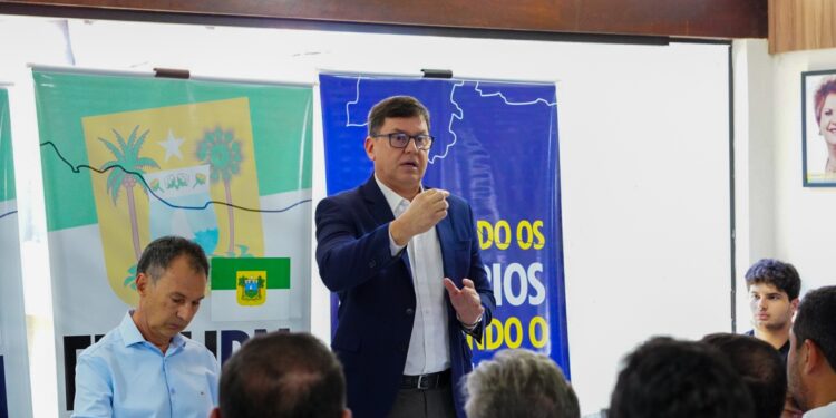Prefeito Paulinho Freire participa de reunião da Femurn sobre atrasos nos repasses aos municípios