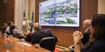 Prefeitura apresenta proposta para o Parque Linear de Capim Macio à imprensa e autoridades