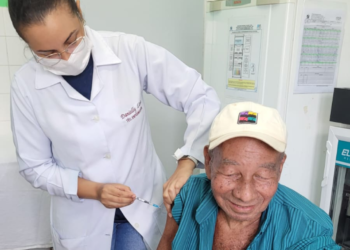 Pessoas com 85 anos ou mais passam a receber a vacina Pneumo 20 em Natal