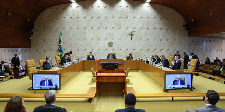 STF começa a analisar unificação de prazos de licença-maternidade biológica e adotiva