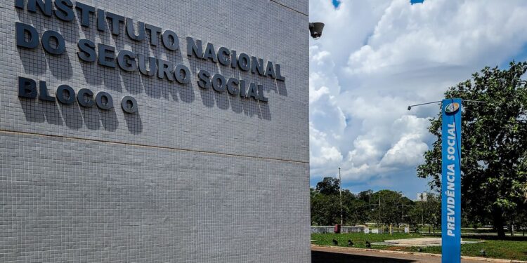 STF mantém competência do INSS para fixar teto de juros do crédito consignado