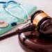 Plano de saúde é condenado a custear mamoplastia redutora e indenizar paciente por negativa de cobertura