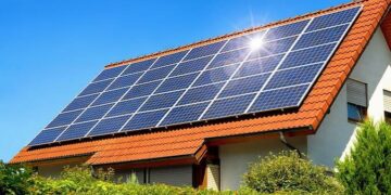 Empresas de energia solar são condenadas a substituir placa defeituosa e indenizar consumidor no RN