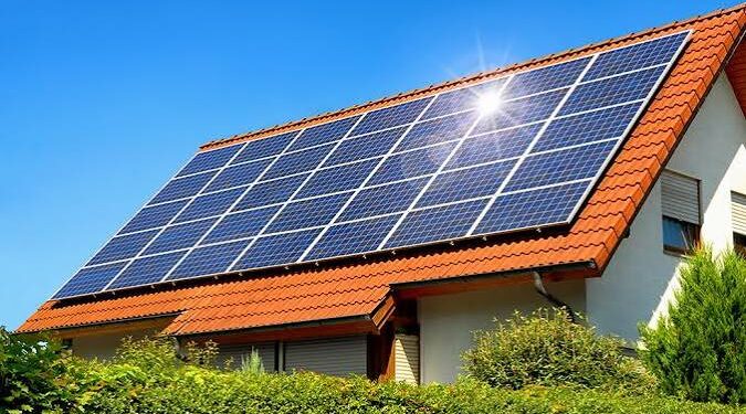 Empresas de energia solar são condenadas a substituir placa defeituosa e indenizar consumidor no RN