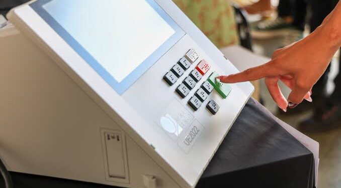 Faltam 20 dias: onde consultar informações sobre candidatas e candidatos