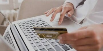 Empresa terá que devolver valores e indenizar cliente por falha em compras online