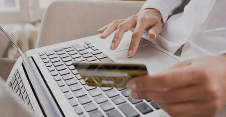 Empresa terá que devolver valores e indenizar cliente por falha em compras online
