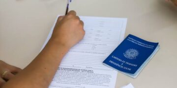 Taxa de desemprego cai para 5,3%, a menor para o trimestre até agosto
