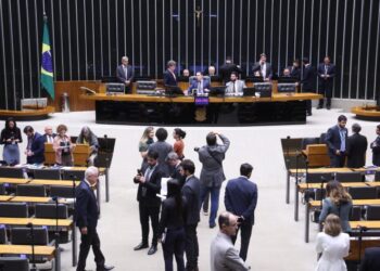 Câmara aprova MP que acaba com a “taxa das blusinhas”
