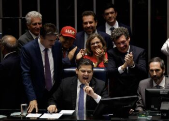 Senado aprova fim da escala 6×1 e redução da jornada de trabalho